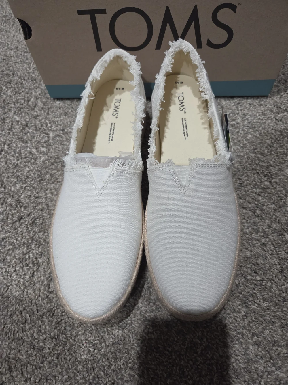 TOMS Women's White Canvas Slip-On Size 9.5